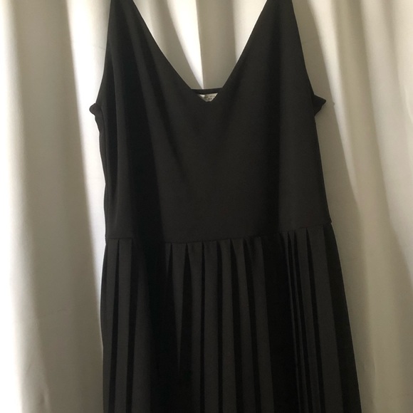 Zara Black Pleated Midi Dress - Picture 3 of 3